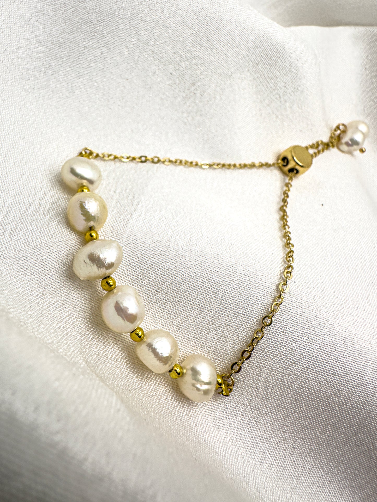 Elegant Pearl Chain Bracelet