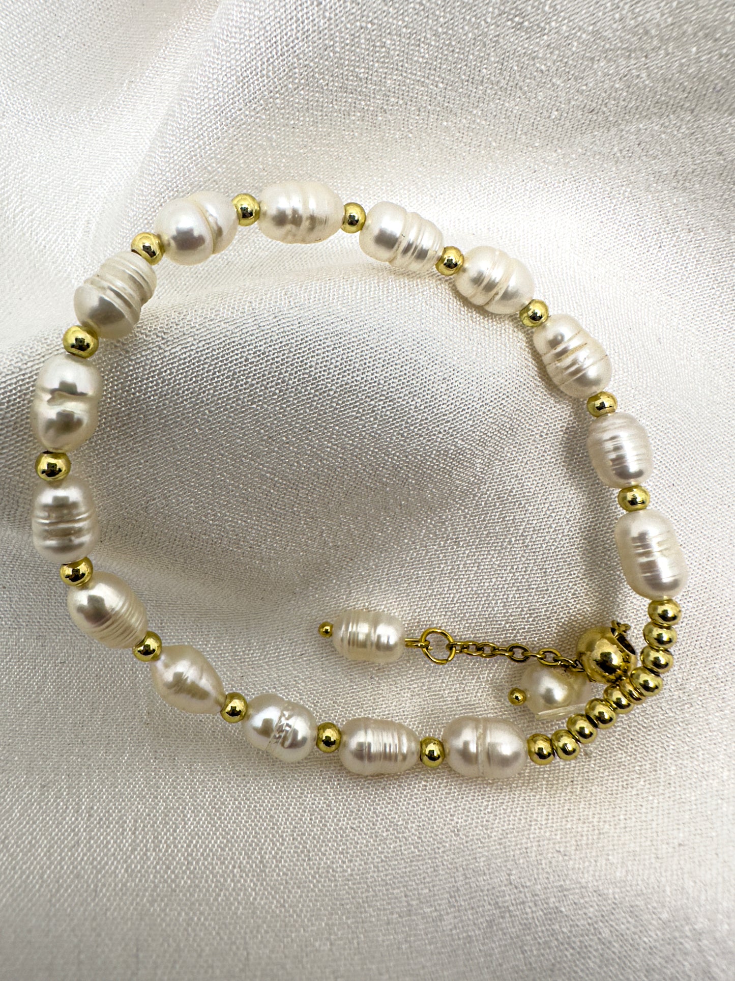 Classic Pearl and Gold Bead Bracelet