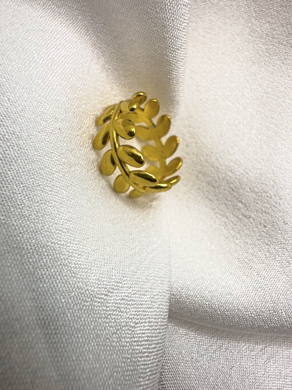 Golden Laurel Ring